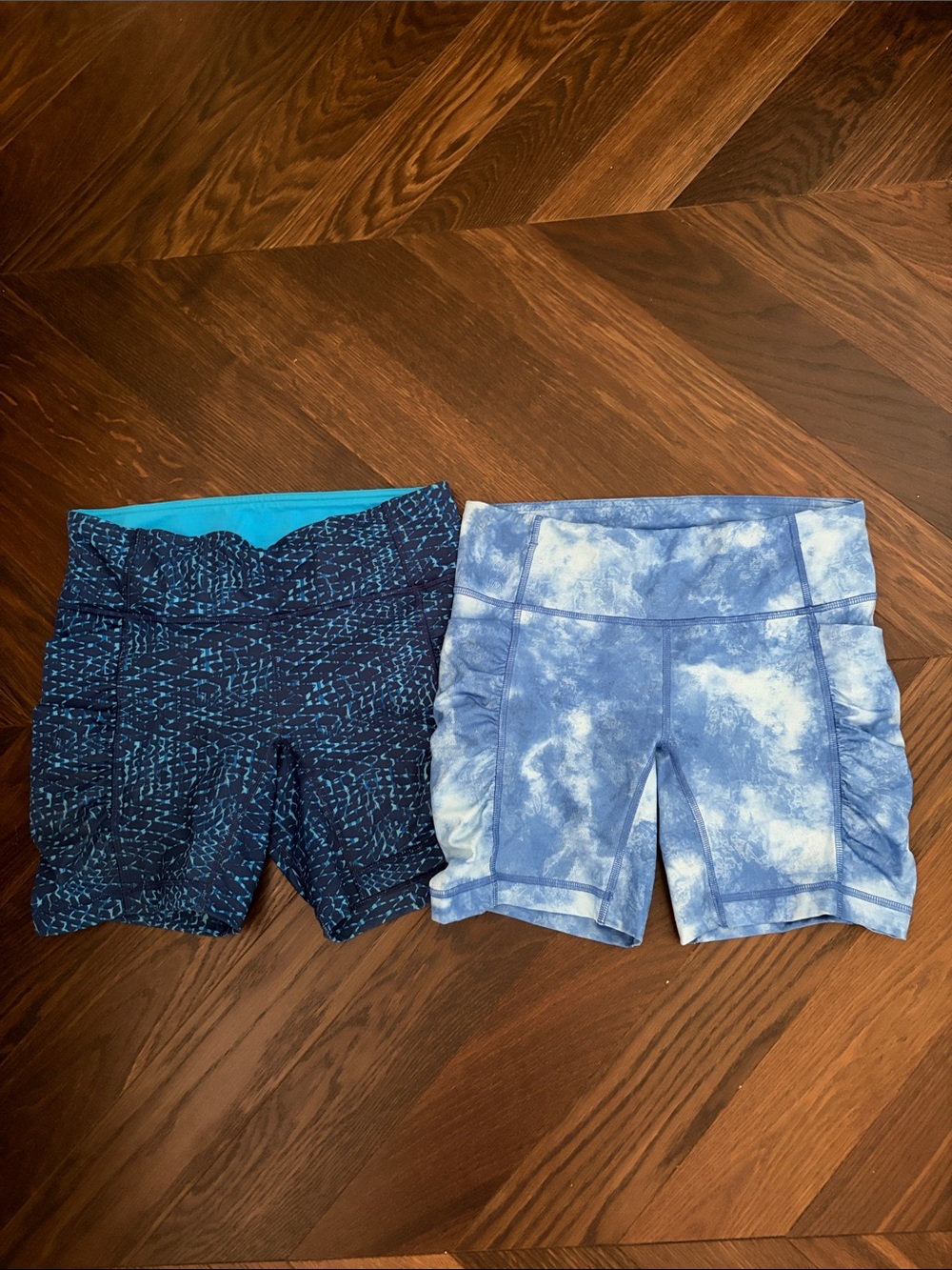 Lululemon Samba Snake Blue Hero/Tidal Trip Dream Blue Shorts 6- Set of 2